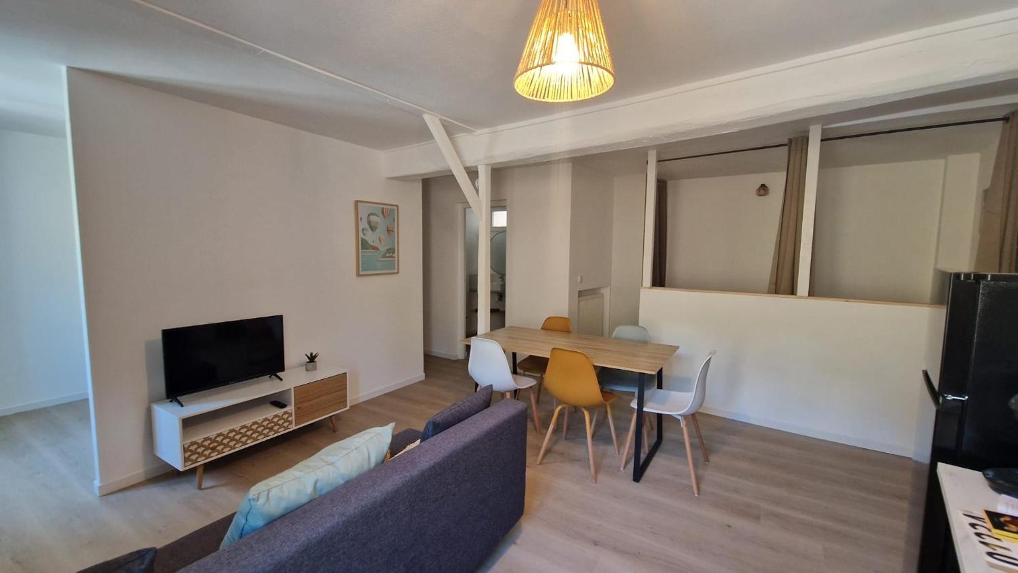 Le Bourg Lägenhet Lagnieu Exteriör bild